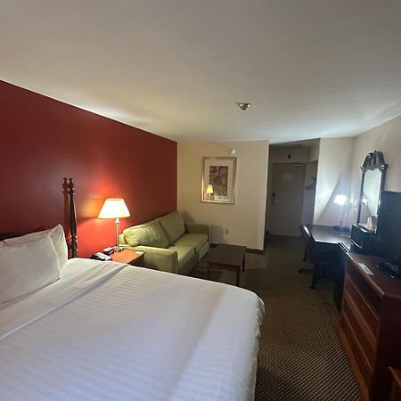 Econo Lodge City Centre Кингстън Екстериор снимка