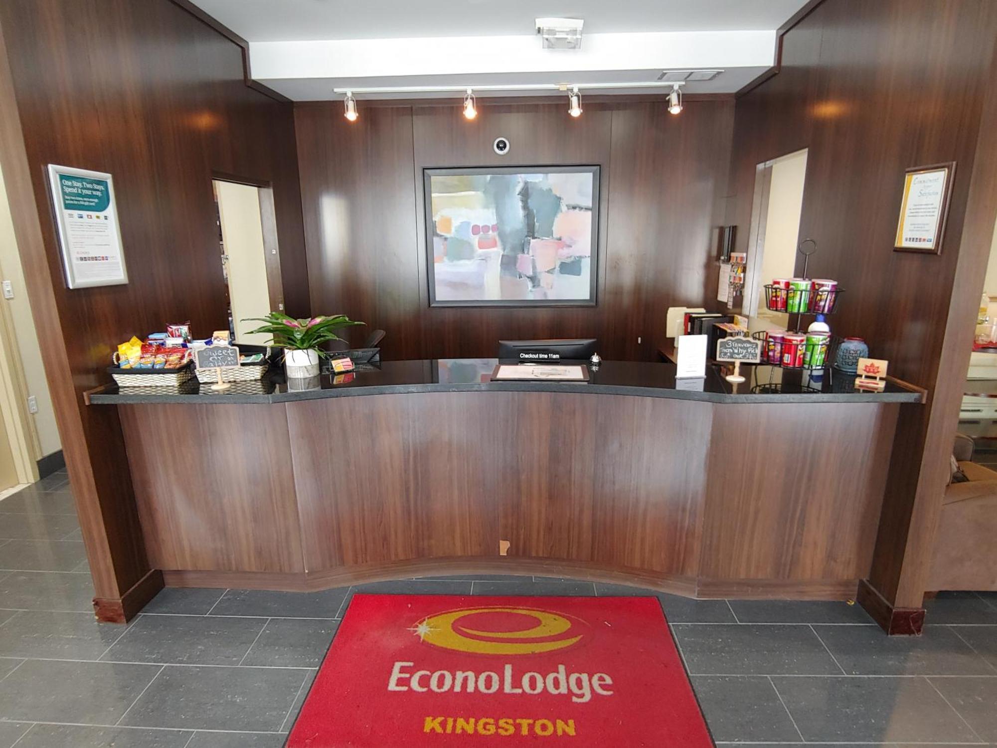 Econo Lodge City Centre Кингстън Екстериор снимка