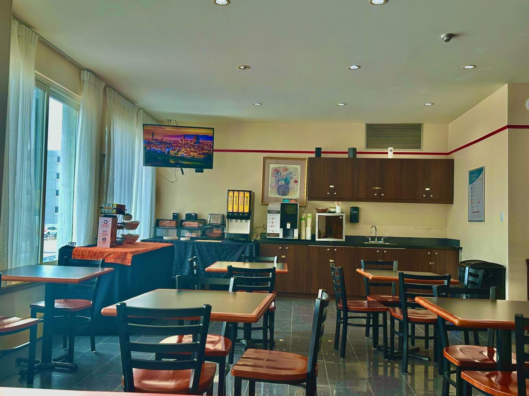 Econo Lodge City Centre Кингстън Екстериор снимка